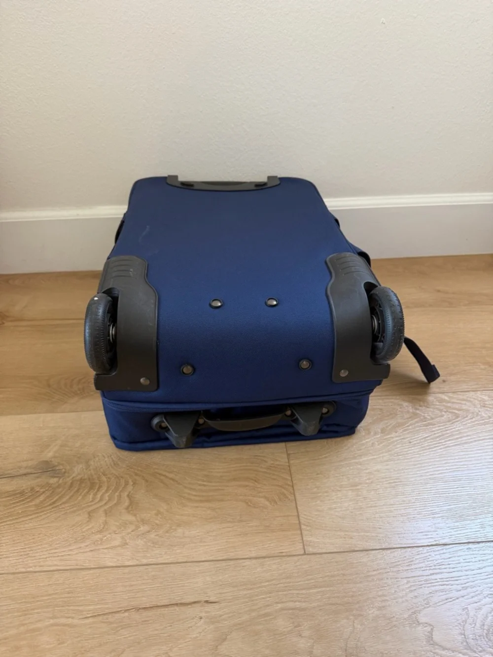 Milesto STLAKT Soft Carry On Luggage.